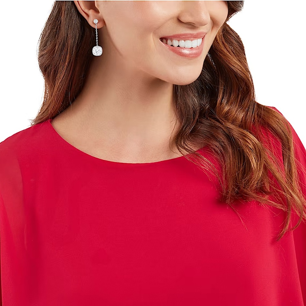 Swarovski Lattitude drop earrings
White, Rhodium plated